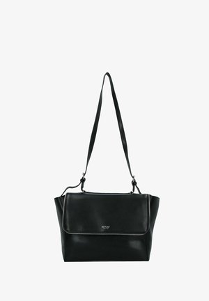 Sac à main en cuir noir avec fermeture éclair, bandoulière réglable et rabat à l'avant. Doté d'un accent en métal argenté et d'une texture lisse.