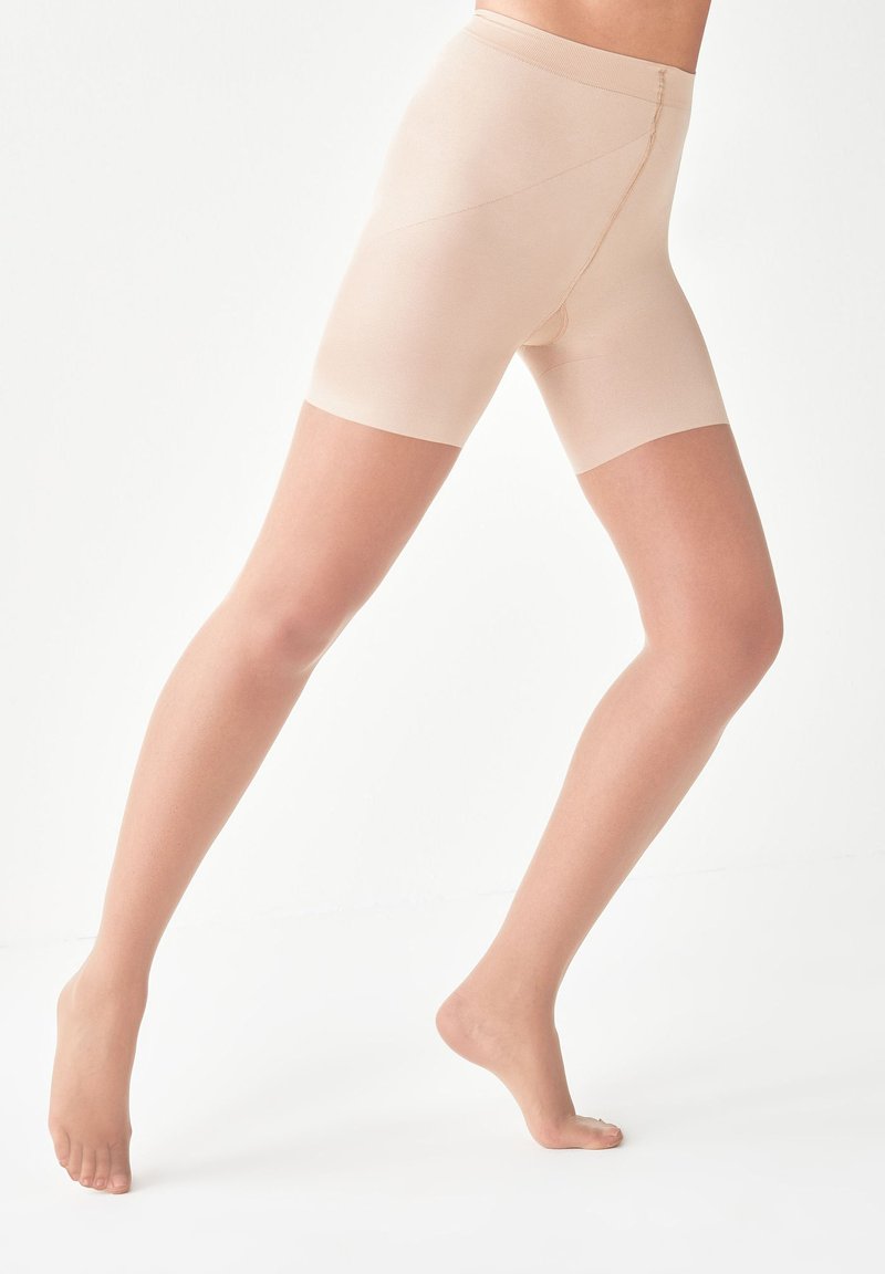 Beige knielange shapeshorts gemaakt van gladde, rekbare stof met een hoge tailleband en een naadloos ontwerp.