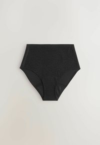 Culotte haute noire avec un motif léopard subtil, texture douce et taille élastique pour le confort et l'ajustement.