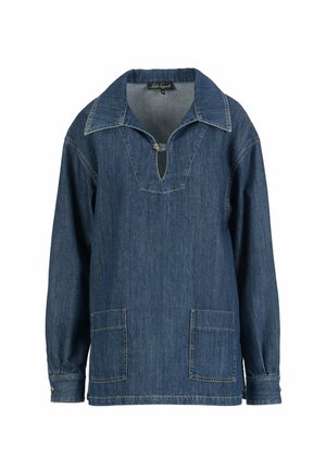 Pulover albastru din denim cu mâneci lungi, guler larg, deschidere în V cu nasturi, buzunare frontale cusute și manșete cu nasturi.