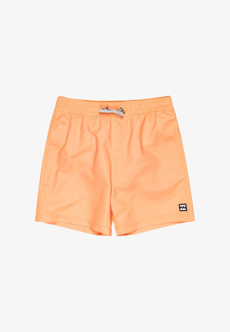 Uimapöksyt miehille kirkkaan oranssina, valmistettu kevyestä kankaasta. Ominaisuuksiin kuuluvat joustava vyötärö ja valkoinen naru sekä pieni logo-ompelus.