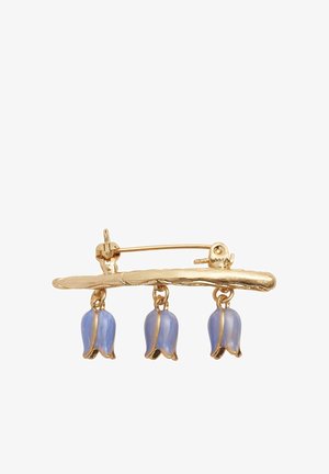 Zlato obarvana broška z teksturiranim dizajnom veje, s tremi svetlo modrimi zvonastimi cvetnimi obeski, ki visijo z nje.