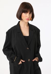 Modanisa Klassisk frakke - black