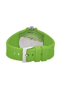 Correa de reloj de silicona verde con hebilla de acero inoxidable. La parte trasera presenta un diseño texturizado y detalles de marca grabados.
