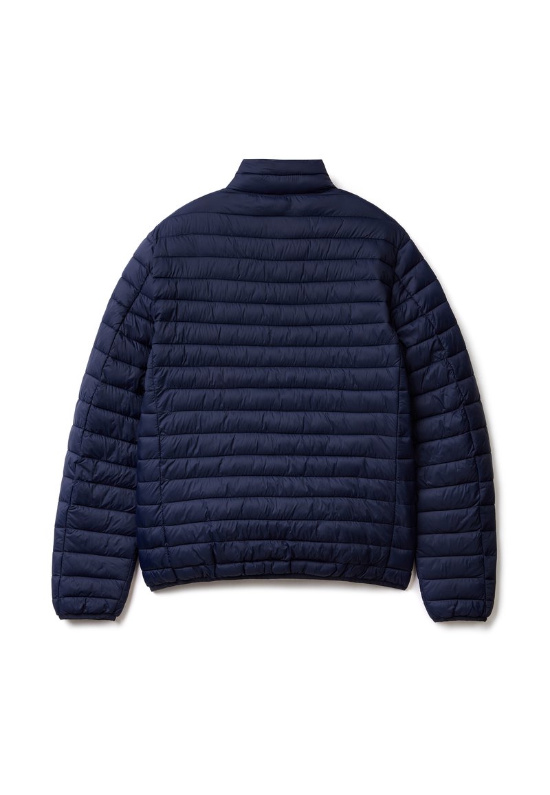 Granatowa kurtka puchowa z pikowanym wzorem, stójką i elastycznymi mankietami. Gładka tekstura, lekka i ma skróconą sylwetkę.