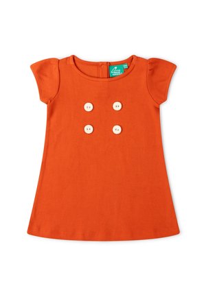 Orangefarbenes, kurzärmliges Kleid in Kleinkindgröße mit vier weißen Knöpfen in quadratischem Muster auf der Brust und einer Druckknopfverschluss am Rücken.