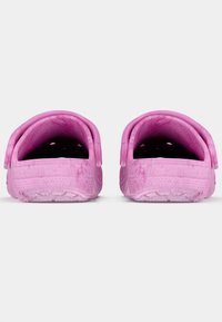 Roza klompe z gladko, sijočo površino, z zadnjimi naramnicami in več prezračevalnimi odprtinami na zgornjem delu. Tekstura podplata za boljši oprijem.