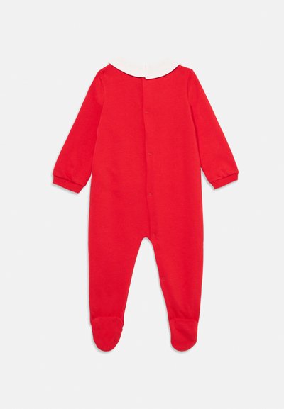 Červená detská body s dlhými rukávmi, bielym golierom typu Peter Pan, patentkami na chrbte a nožičkami, na bielom pozadí.