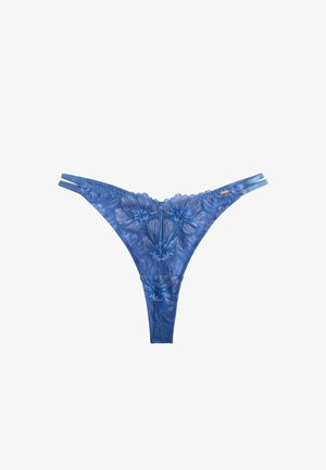 Blauwe kant string met bloemenpatronen, dubbele achterbanden en een gladde tailleband. Textuurkant voegt detail toe aan het algehele ontwerp.