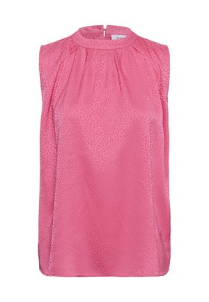 Mouwloze roze blouse met subtiel gestructureerd patroon, hoge ronde hals en kleine knoopsluiting aan de achterkant.