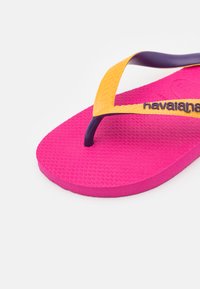 Havaianas TOP MIX UNISEX - Sapatos para piscina - pink electric