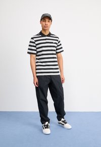 Nike Sportswear CLUB STRIPE - Polo marškinėliai - black/white