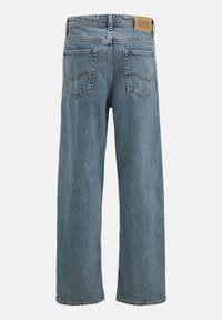 Wide-leg jeans in light blue denim, featuring back pockets with curved stitching and a leather patch label at the waistband.