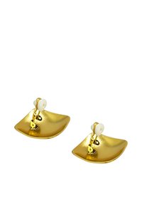 Orecchini in metallo dorato con un design quadrato e poco profondo. Presentano uno sfondo bianco e una piccola cerniera per la chiusura. Superficie liscia e riflettente.