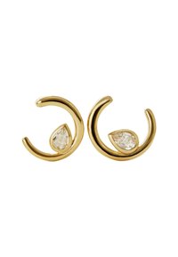 Pendientes en tono dorado con un diseño curvado y un acento de cristal transparente en forma de lágrima. Acabado suave con textura brillante.