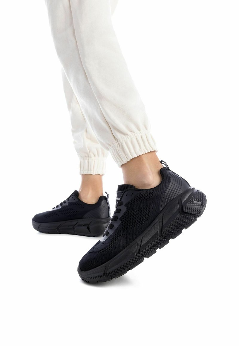 XTI Zapatillas - black