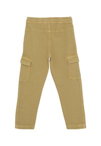 Beige peuter cargo broek met elastische tailleband en klepzakken aan beide zijden, plat uitgestald op een witte achtergrond.