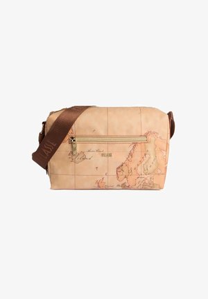 Borse a tracolla color crema con stampa di una mappa vintage, hardware dorato e una tracolla marrone. Presenta una tasca frontale con zip per riporre oggetti.