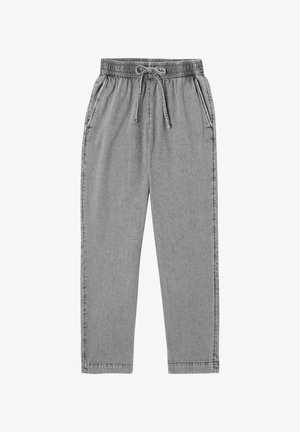 Pantalon jogger en denim gris avec ceinture élastique et cordon, avec poches latérales et jambes droites.