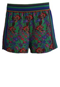 Shorts floraux verts avec motifs rouges et violets, taille élastique avec rayures bleues et rouges, tissu léger avec une finition texturée.