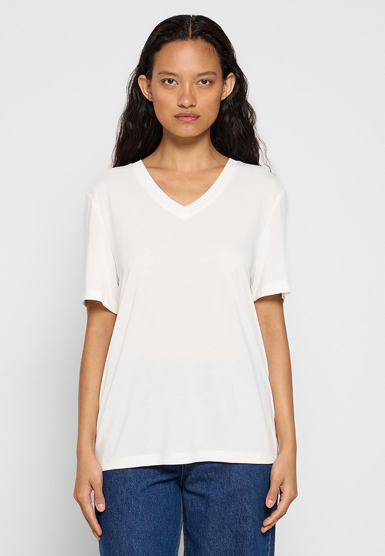 Soaked in Luxury T-shirt basic wit