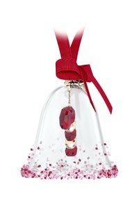 Adorno de campana de vidrio claro con una cinta roja, que presenta una cadena de cristal colgante con elementos rojos y rosas en la base.