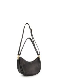 Schwarze Leder-Schultertasche mit einer geschwungenen Form, strukturierten Oberflächen und goldfarbenen Hardware-Details. Verfügt über einen einzigen verstellbaren Trageriemen.