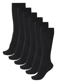 Calcetines negros hasta la rodilla, seis pares, hechos de un tejido liso y elástico. Cuentan con punta y puño reforzados para mayor durabilidad.