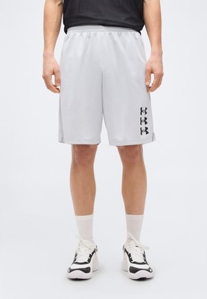 - Krótkie spodenki sportowe