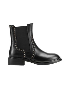 Botte Chelsea en cuir noir avec bordure cloutée, panneau latéral élastique et petit talon empilé.