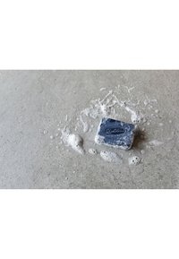 UpCircle CHAI SOAP BAR - Soap bar - chocolate charcoal