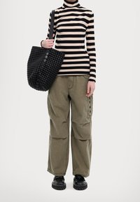 MAX&Co. Sweter