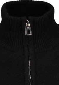 Suéter de punto negro con cuello alto que presenta una cremallera frontal y textura acanalada. El material parece suave y grueso, adecuado para mantener el calor.