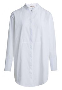 Biała koszula z długim rękawem, ozdobiona wysokim, falbaniastym kołnierzem, z pojedynczym zapięciem na guzik i subtelnym detalem na przednim panelu w gładkim materiale.