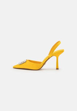 Pumps - yellow