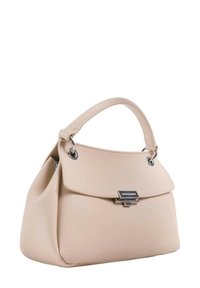 Borsa a mano in pelle beige con design strutturato, superficie liscia, manico superiore, chiusura a cappotta magnetica e dettagli in hardware argentato.