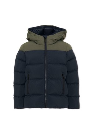Chaqueta acolchada infantil con capucha, cuerpo azul marino y zona de hombros verde oliva, con cremallera frontal y bolsillos laterales con cremallera.