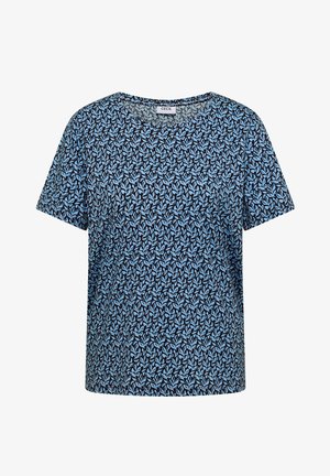Niebiesko-czarny T-shirt z krótkim rękawem, z gęstym wzorem jasnoniebieskich liściastych motywów, okrągłym dekoltem i białą metką wewnątrz kołnierza.