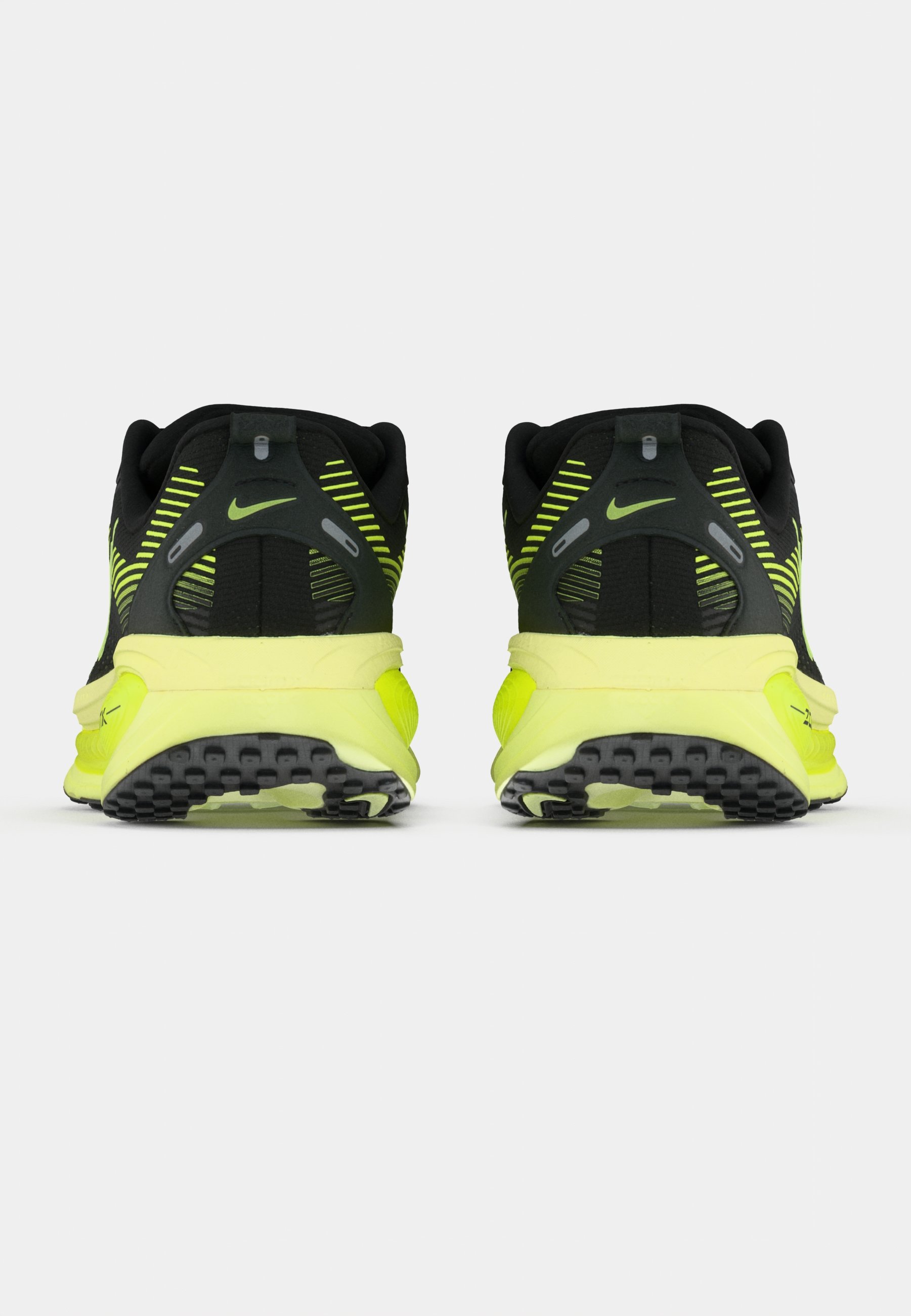 Nike Performance VOMERO 18 - Pantofi de alergare pe asfalt - black