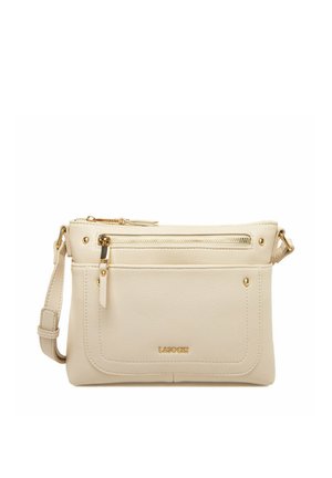 Beżowa torebka na ramię z przednią kieszenią na zamek, złotymi okuciami, regulowanym paskiem oraz logo LASOCKI na przednim środku.