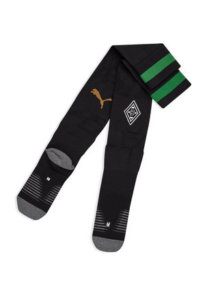Calcetines deportivos negros con dedos y talones grises, puños con rayas verdes, un logo dorado de Puma y un emblema blanco en forma de diamante de Borussia Mönchengladbach.