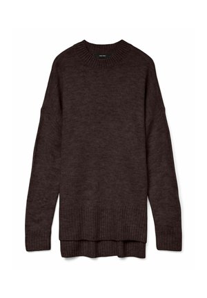 Pull en tricot marron foncé avec un col rond, des épaules tombantes, un ourlet côtelé et une texture douce, présentant un look superposé au bas.