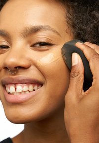 KIKO Milano SMART HYDRATING FOUNDATION - Foundation - 60 neutral