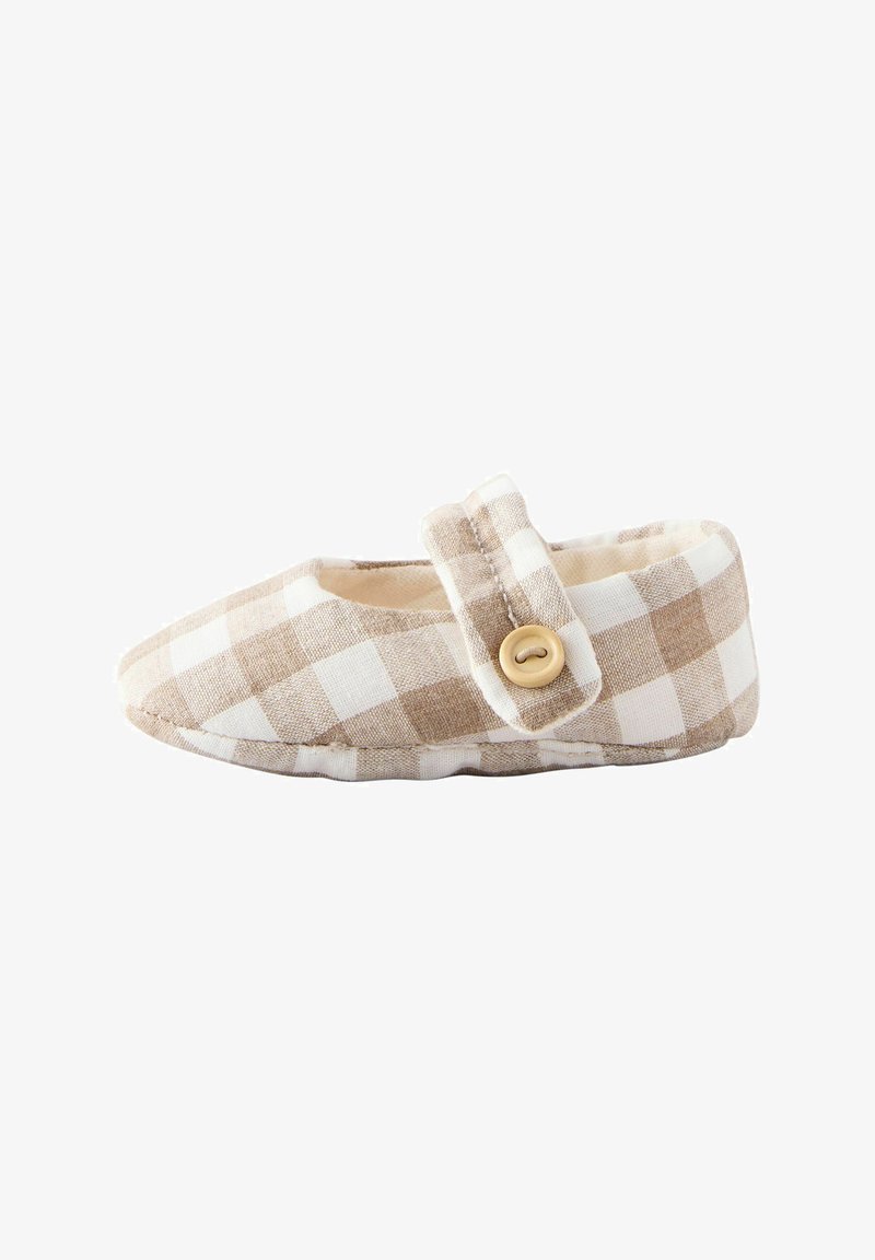 Pantofole ballerine con un motivo a quadretti beige e bianco, dotate di una morbida tomaia in tessuto, punta arrotondata e una fascia con chiusura a bottone.
