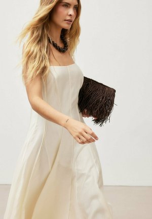NA-KD, SEAM DETAIL STRAP MIDI DRESS - Robe de jour - cream