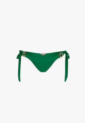 Groene bikini broek met zijsnoeringen, voorzien van decoratieve gouden hardware en een smaragdsteen accent. Gladde stof, gestroomlijnd ontwerp.
