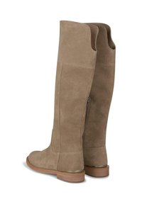 Botas de ante hasta la rodilla en marrón claro con una textura suave, que cuentan con una cremallera lateral, punta redonda y un tacón bajo apilado.