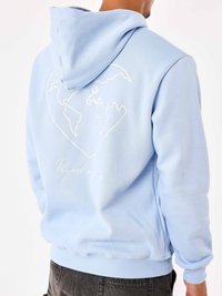Felpa leggera azzurro con un contorno bianco di un cuore e una mappa del mondo sul retro. Presenta un cappuccio con coulisse e polsini a costine. Tessuto morbido.