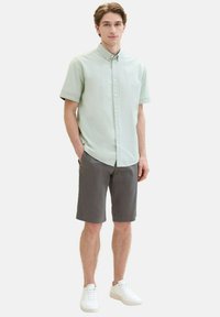 TOM TAILOR Shorts - grey structure print