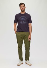 s.Oliver MIT FLAMMSTRUKTUR - T-shirt print - aubergine